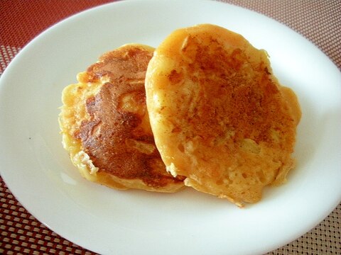 しゃりっとリンゴとシナモン風味の大豆粉パンケーキ♪